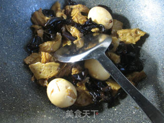 Duck Egg Black Fungus Barbecue Bran recipe