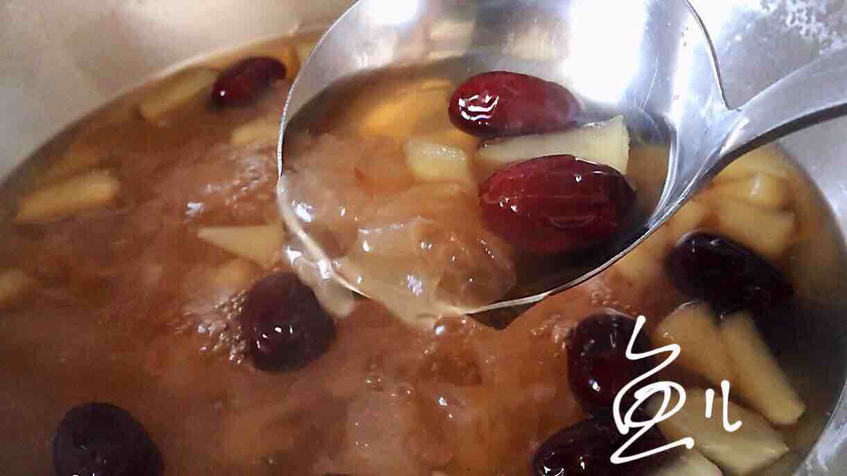 Apple Tremella Red Date Soup recipe