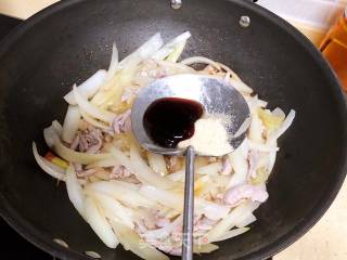 Stir-fried Shredded Pork with Onion recipe