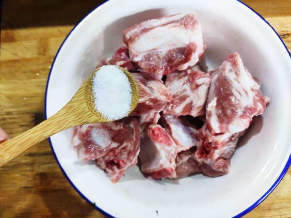 Steamed Pork Ribs with Garlic Potatoes recipe