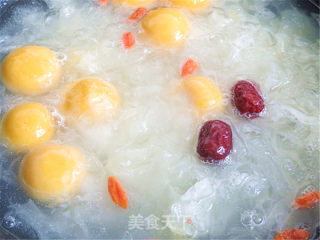 Yuanxiao Chinese Wolfberry and White Fungus Soup recipe