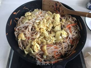 Stir-fried Bacon Rice Noodles with Mushroom and Black Bean Sauce recipe