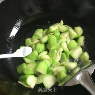 Scrambled Eggs with Loofah recipe