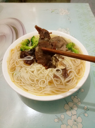Braised Beef Soup with Rice Noodles