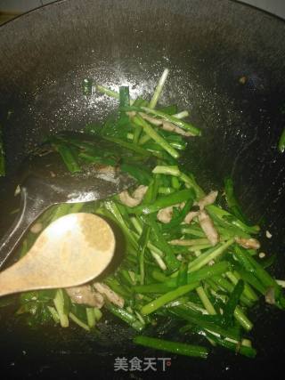 Stir-fried Spring Leek with Shredded Pork recipe