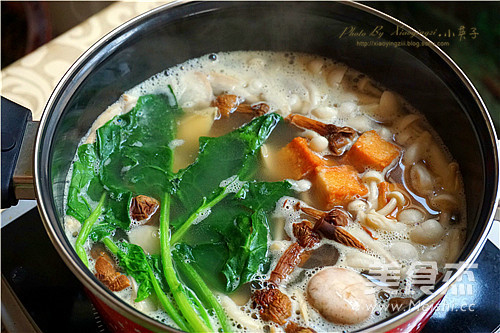 Matsutake Mushroom in Thick Soup Pot recipe