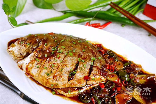 Braised Pomfret with Tempeh and Double Peppers recipe
