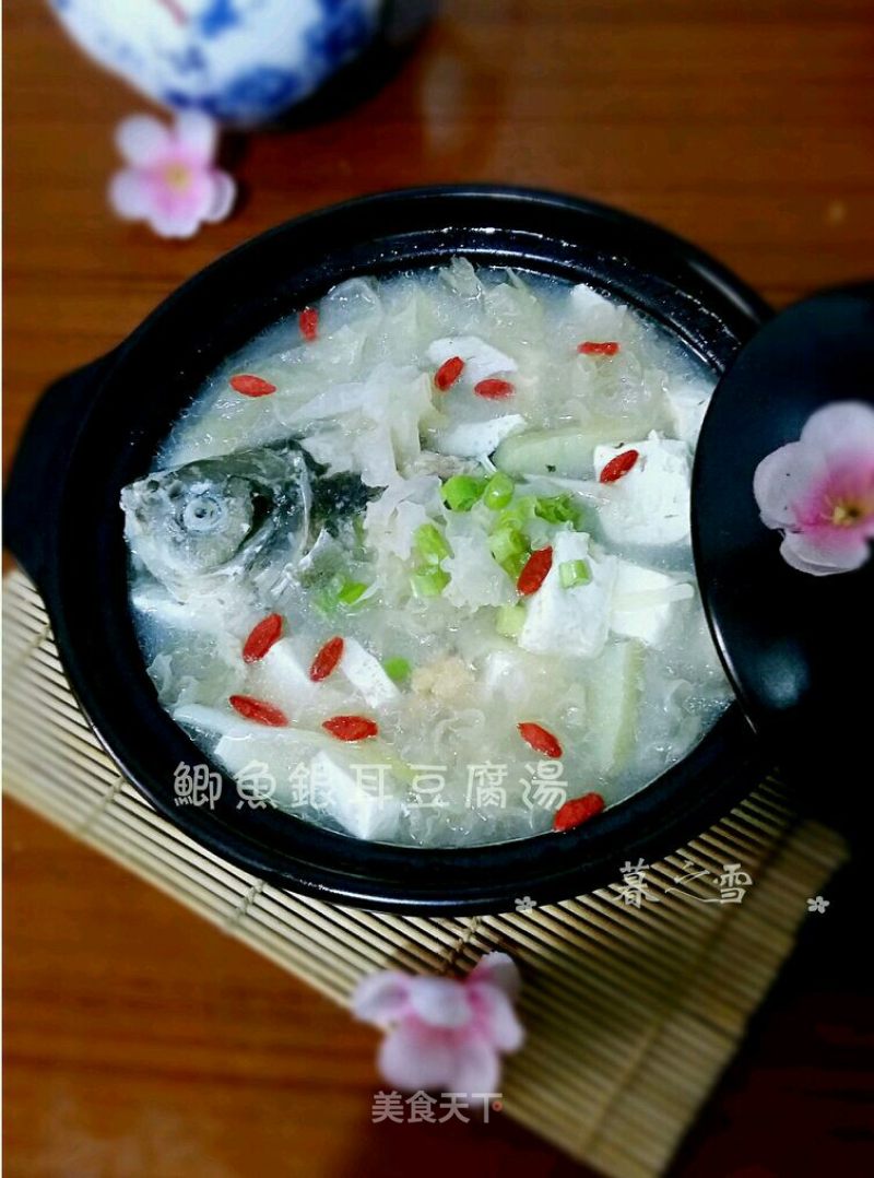 Crucian Carp and White Fungus Tofu Soup recipe