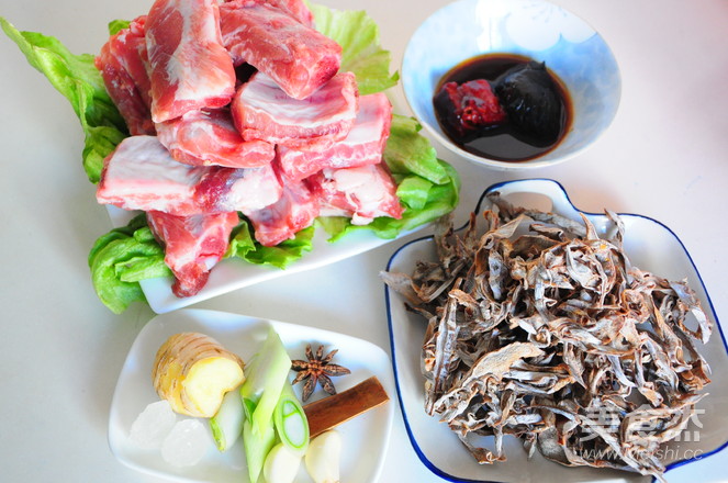 Appetizers-roasted Pork Ribs with Dried Bamboo Shoots in Sauce recipe