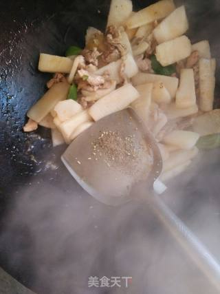 Fried Yam with Shredded Pork recipe