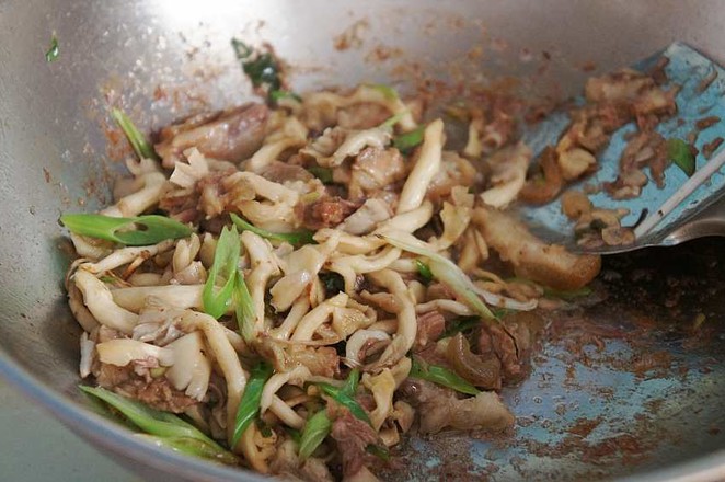 Stir-fried Pork Pork with Golden Mushroom recipe