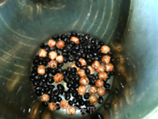 Black Soy Milk with Wolfberry, Mulberry and Lotus Seeds recipe