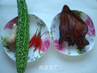 Stir-fried Bitter Gourd with Cured Pig Ears recipe