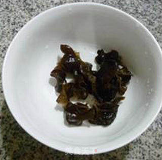 Stir-fried Lettuce with Black Fungus and Hairy Crab recipe