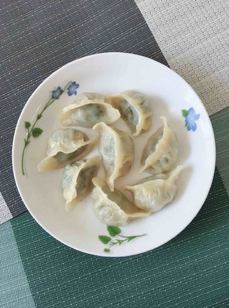 Steamed Dumplings with Acanthopanax Leaves