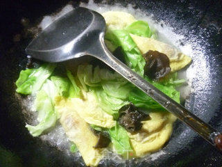 Black Fungus and Cabbage Boiled Egg Dumplings recipe