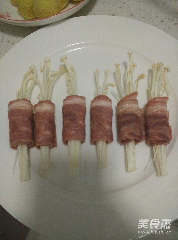 Microwave Version of Bacon and Enoki Mushroom Rolls recipe