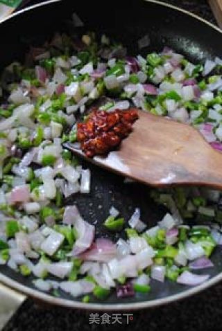 A New Way to Eat "bad" Eggs-green Pepper, Onion and Tiger Preserved Eggs recipe