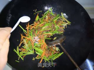 Stir-fried Shredded Pork with Cilantro and Carrots recipe
