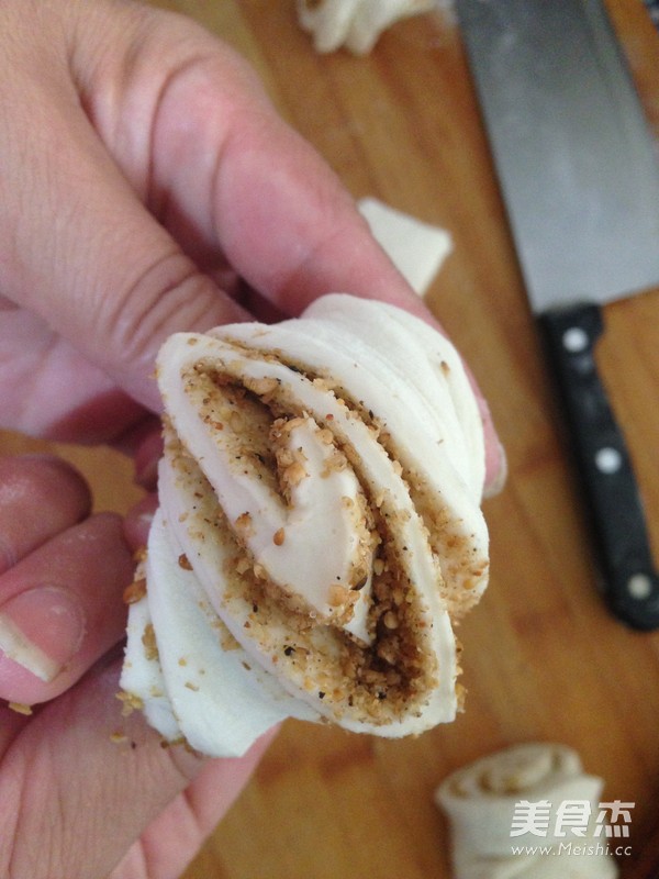 Sesame Pepper Salt Roll recipe