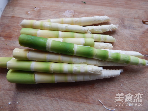 Bamboo Shoot Tip Stewed Big Bone Soup recipe