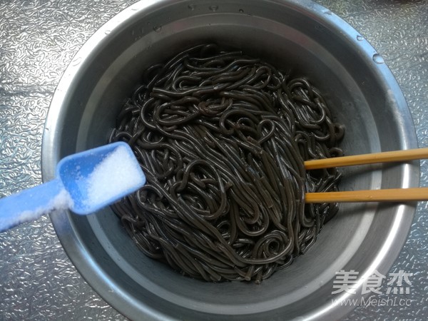 Appetizer-hot and Sour Fern Root Noodles recipe