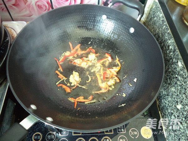 Stir-fried Bean Curd with Garland Chrysanthemum recipe