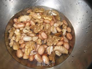 Walnut and Oyster Pork Bone Soup recipe