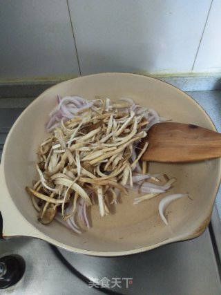 Stir-fried Asparagus with Tea Tree Mushroom recipe