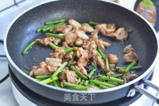 Stir-fried Chicken Thigh with Garlic Moss recipe