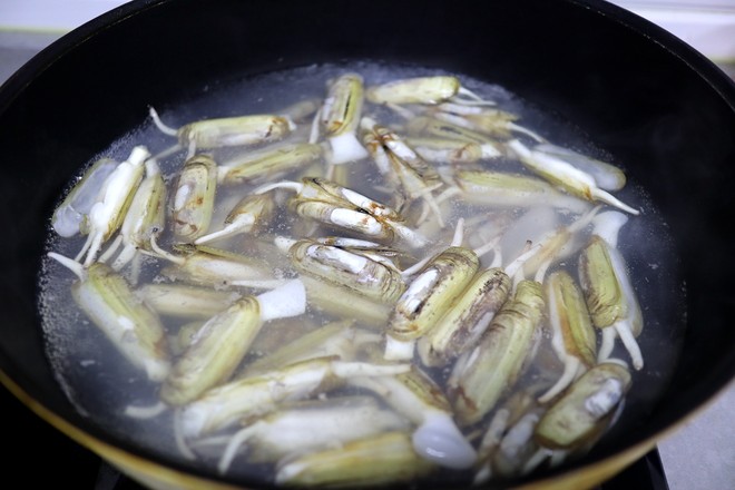 Enoki Mushroom with Cold Razor Clams recipe