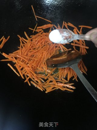 Stir-fried Beef with Carrots and Cucumber recipe