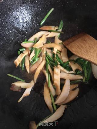 Stir-fried Golden Abalone with Leek recipe