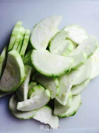 Stir-fried Vermicelli with Loofah and Goose recipe