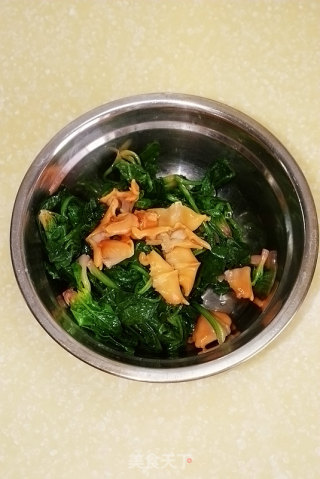 Ark Shell with Spinach recipe