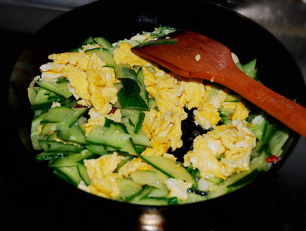 Scrambled Eggs with Cucumber recipe