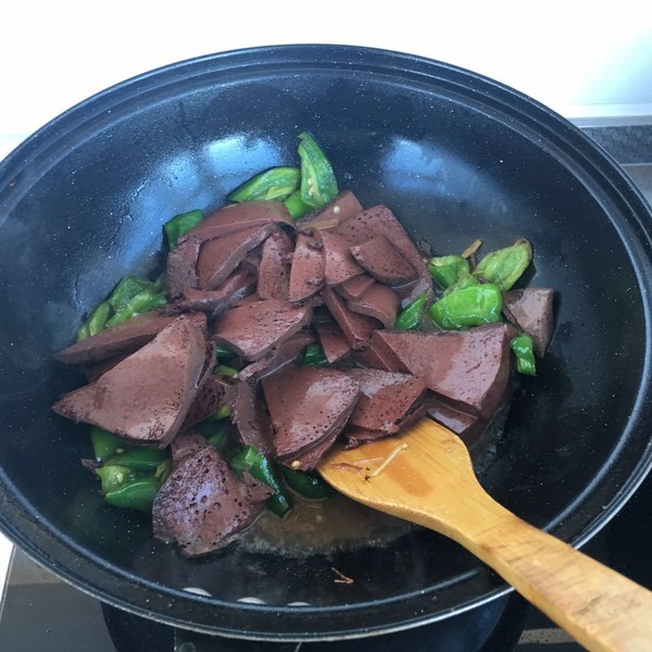 Stir-fried Chili with Pork Blood Tofu recipe