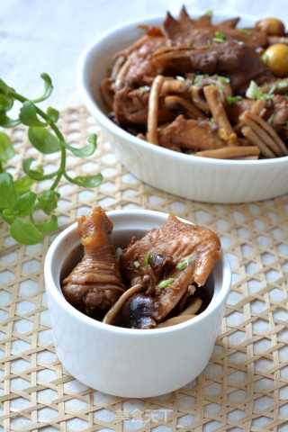 Hen Stewed Mushrooms recipe