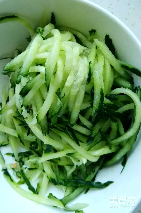 Home-style Refreshing Cucumber Mixed with Jellyfish recipe