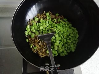 Stir-fried Cowpeas with Broad Beans recipe