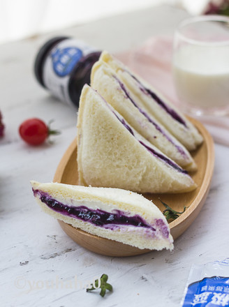 Blueberry Cheese Pocket Toast recipe