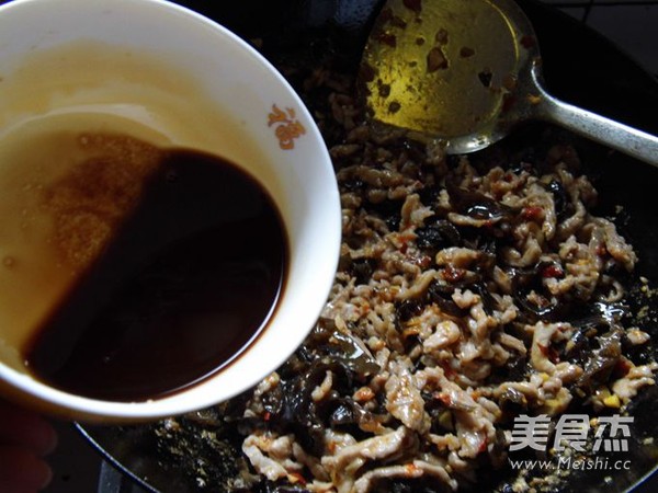 Pickled Pepper Fungus Shredded Pork recipe