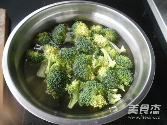 Broccoli with Thousand Island Sauce recipe