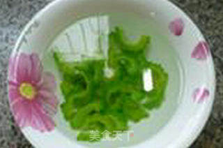 Bitter Melon Mixed with Jellyfish recipe