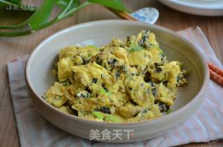 Scrambled Eggs with Snail Meat recipe