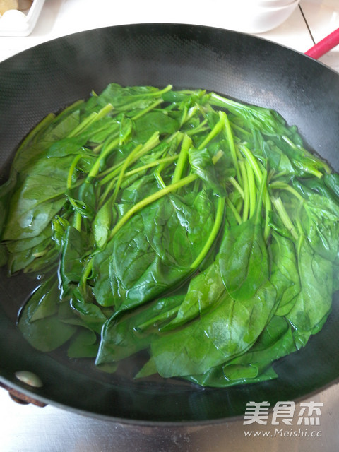 Spicy Spinach Salad recipe