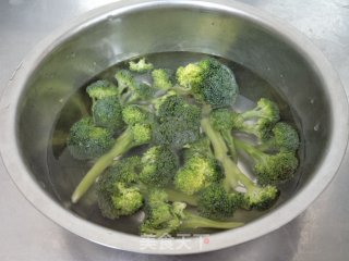 Broccoli with Peanuts recipe