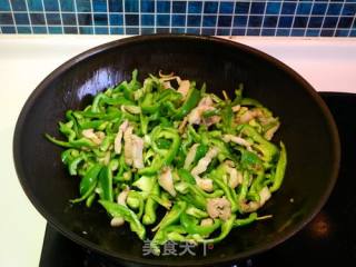 Green Pepper Shredded Pork Noodles recipe