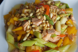 Asparagus and Salmon Cubes with Pine Nuts recipe