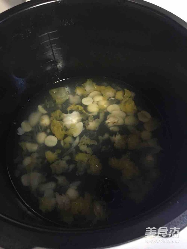 Fresh Lotus Seed Golden Ear Soup recipe